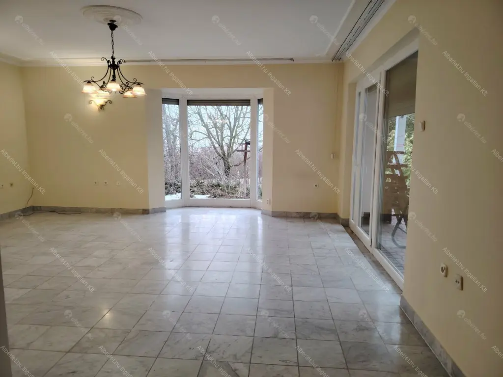 Kiadó albérlet 950000 Ft/hó áron: Budapest, III. kerület  Remetehegyi út. Mérete: 240 nm, 8 szobás | Alberlet.hu - 6639897