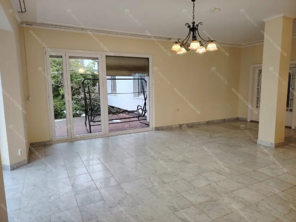 Kiadó albérlet 950000 Ft/hó áron: Budapest, III. kerület  Remetehegyi út. Mérete: 240 nm, 8 szobás | Alberlet.hu - 6639898