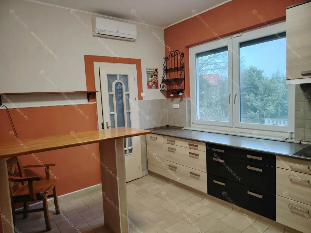 Kiadó albérlet 950000 Ft/hó áron: Budapest, III. kerület  Remetehegyi út. Mérete: 240 nm, 8 szobás | Alberlet.hu - 6639901