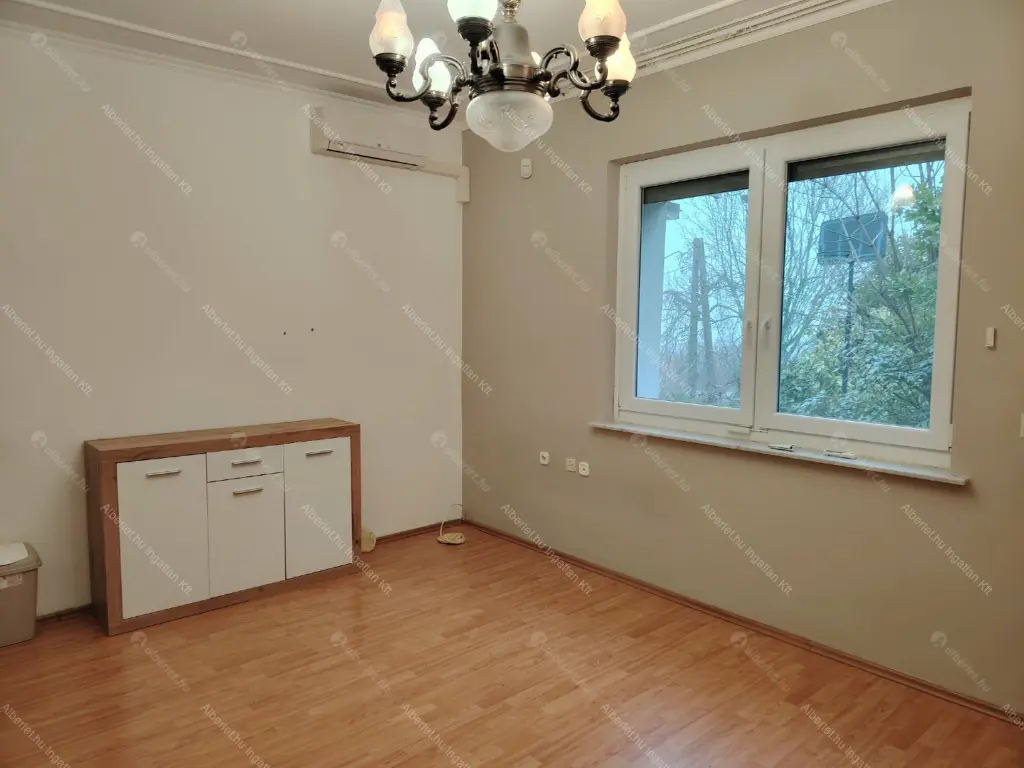 Kiadó albérlet 950000 Ft/hó áron: Budapest, III. kerület  Remetehegyi út. Mérete: 240 nm, 8 szobás | Alberlet.hu - 6639906