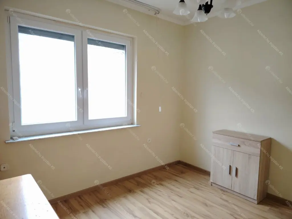 Kiadó albérlet 950000 Ft/hó áron: Budapest, III. kerület  Remetehegyi út. Mérete: 240 nm, 8 szobás | Alberlet.hu - 6639907