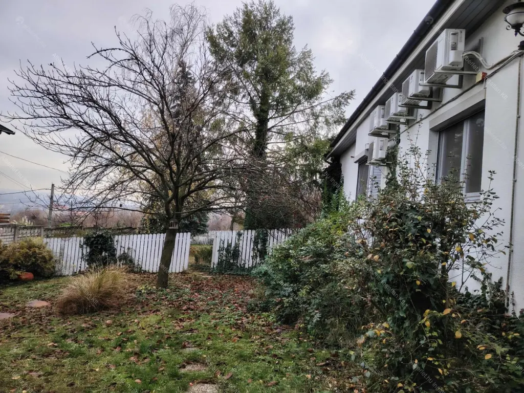 Kiadó albérlet 950000 Ft/hó áron: Budapest, III. kerület  Remetehegyi út. Mérete: 240 nm, 8 szobás | Alberlet.hu - 6639911