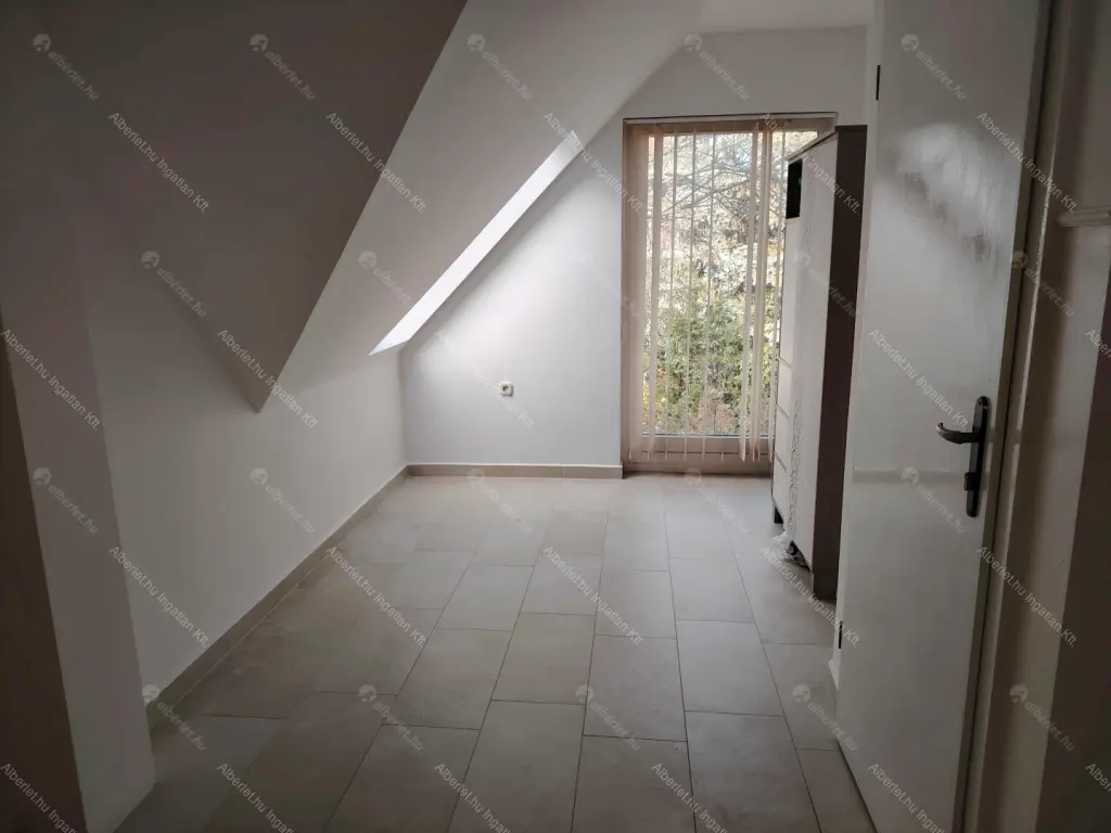 Kiadó albérlet 950000 Ft/hó áron: Budapest, III. kerület  Remetehegyi út. Mérete: 240 nm, 8 szobás | Alberlet.hu - 6639919