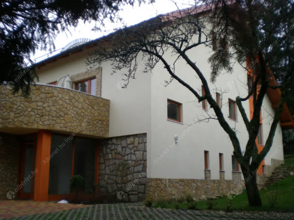 Kiadó albérlet 1192000 Ft/hó áron: Budapest, III. kerület  Remetehegyi út. Mérete: 300 nm, 6 szobás | Alberlet.hu - 6582511