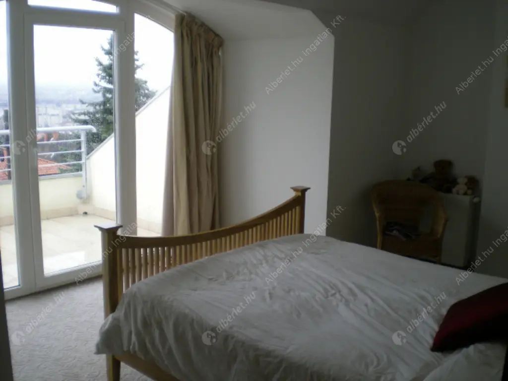 Kiadó albérlet 1192000 Ft/hó áron: Budapest, III. kerület  Remetehegyi út. Mérete: 300 nm, 6 szobás | Alberlet.hu - 6582523