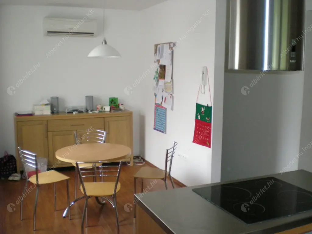 Kiadó albérlet 1192000 Ft/hó áron: Budapest, III. kerület  Remetehegyi út. Mérete: 300 nm, 6 szobás | Alberlet.hu - 6582525