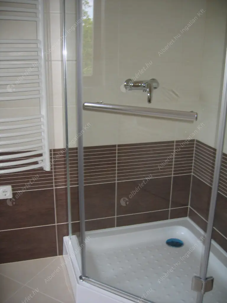 Kiadó albérlet 1192000 Ft/hó áron: Budapest, III. kerület  Remetehegyi út. Mérete: 300 nm, 6 szobás | Alberlet.hu - 6582528