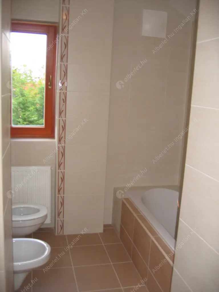 Kiadó albérlet 1192000 Ft/hó áron: Budapest, III. kerület  Remetehegyi út. Mérete: 300 nm, 6 szobás | Alberlet.hu - 6582529