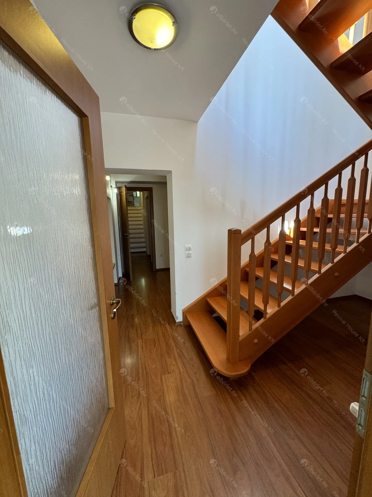 Kiadó albérlet 1240000 Ft/hó áron: Budapest, III. kerület  Remetehegyi út. Mérete: 320 nm, 9 szobás | Alberlet.hu - 6307794