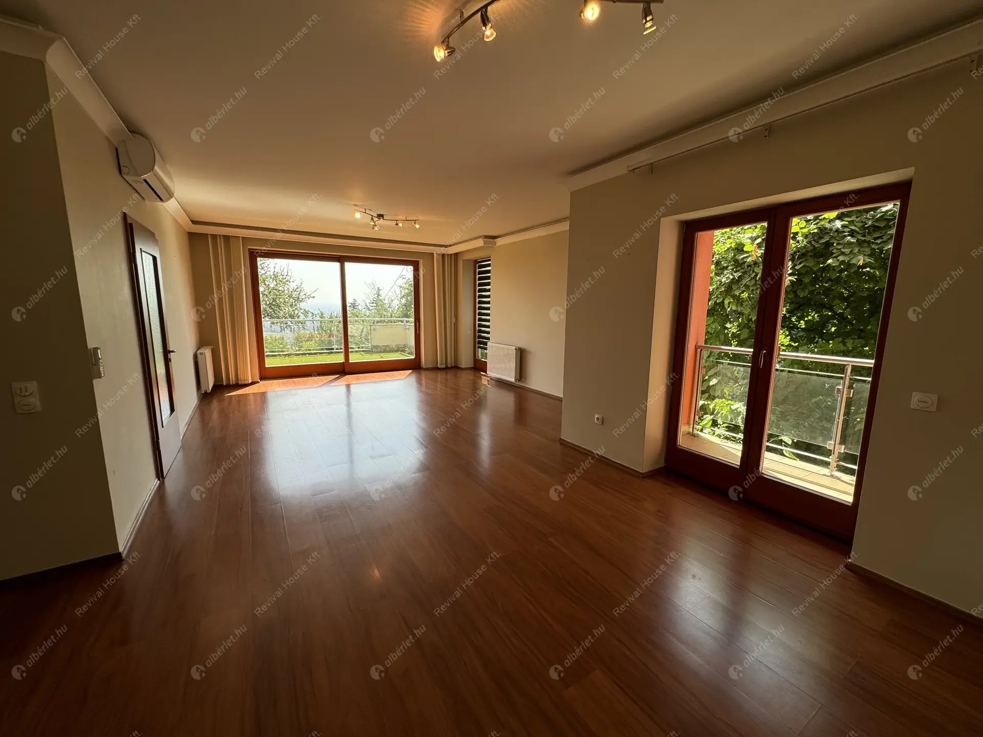 Kiadó albérlet 1240000 Ft/hó áron: Budapest, III. kerület  Remetehegyi út. Mérete: 320 nm, 9 szobás | Alberlet.hu - 6307802