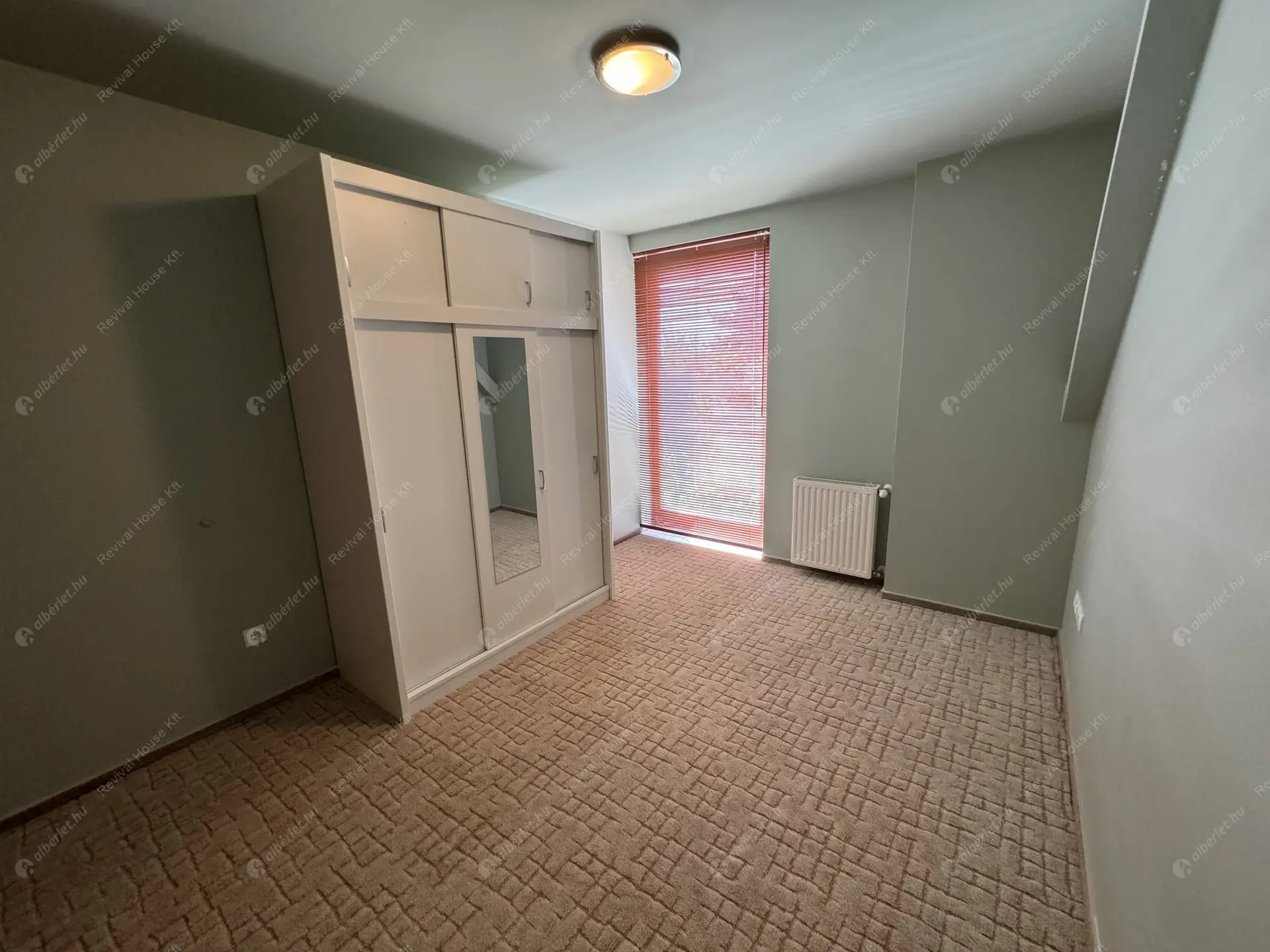 Kiadó albérlet 1240000 Ft/hó áron: Budapest, III. kerület  Remetehegyi út. Mérete: 320 nm, 9 szobás | Alberlet.hu - 6307810