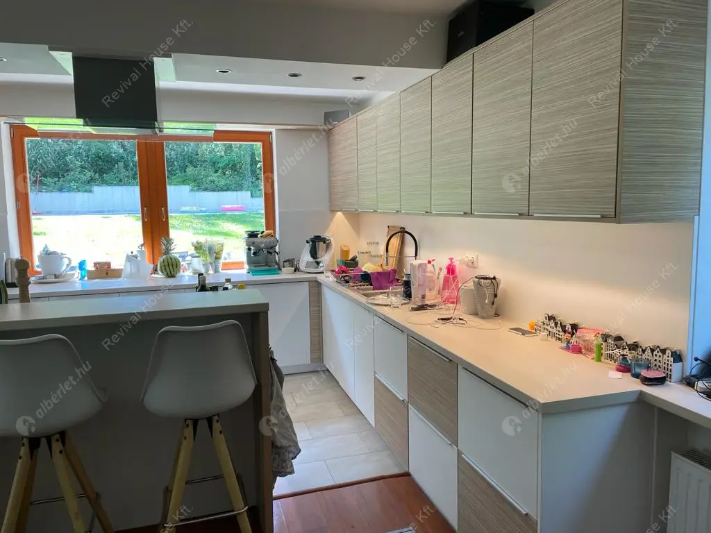 Kiadó albérlet 1240000 Ft/hó áron: Budapest, III. kerület  Remetehegyi út. Mérete: 320 nm, 9 szobás | Alberlet.hu - 6307817