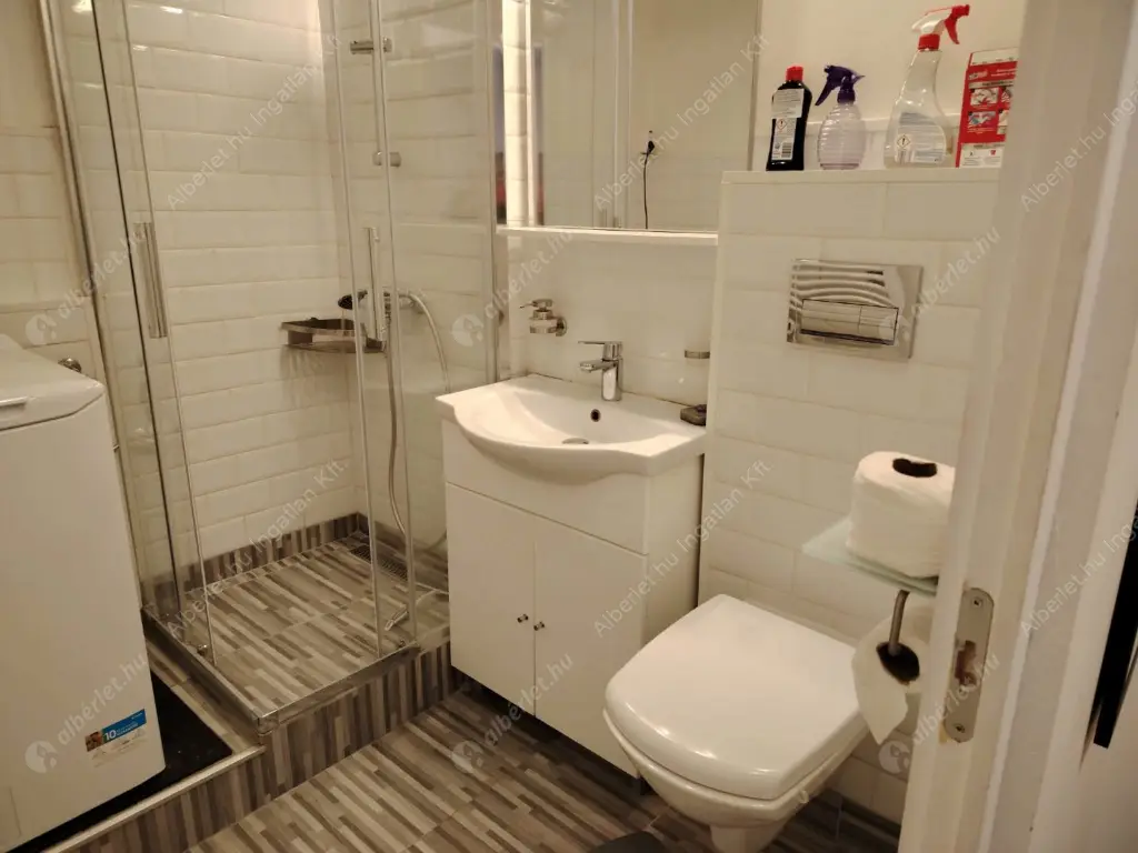 Kiadó albérlet 215000 Ft/hó áron: Budapest, III. kerület  Silvanus sétány. Mérete: 30 nm, 1 szobás | Alberlet.hu - 6617852