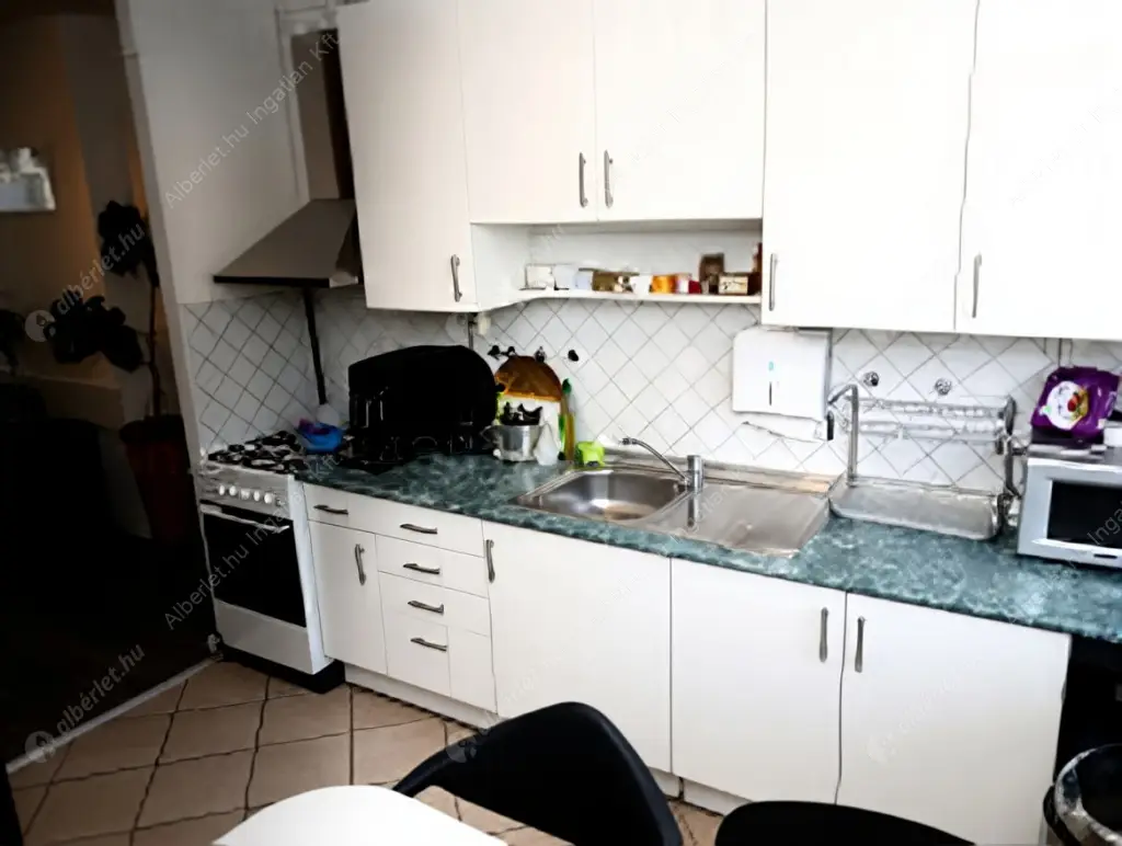 Kiadó albérlet 990000 Ft/hó áron: Budapest, III. kerület  Szentendrei út. Mérete: 200 nm, 8 szobás | Alberlet.hu - 6580492