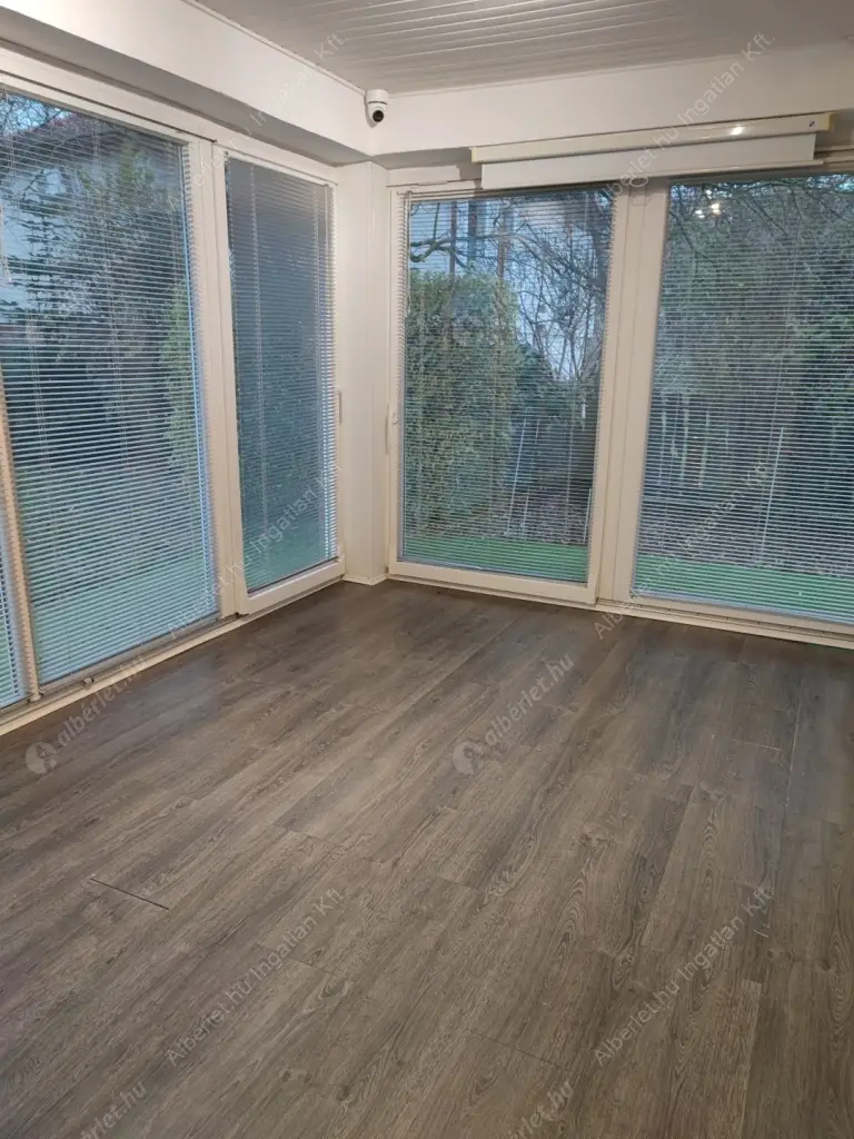 Kiadó albérlet 990000 Ft/hó áron: Budapest, III. kerület  Szentendrei út. Mérete: 200 nm, 8 szobás | Alberlet.hu - 6605930