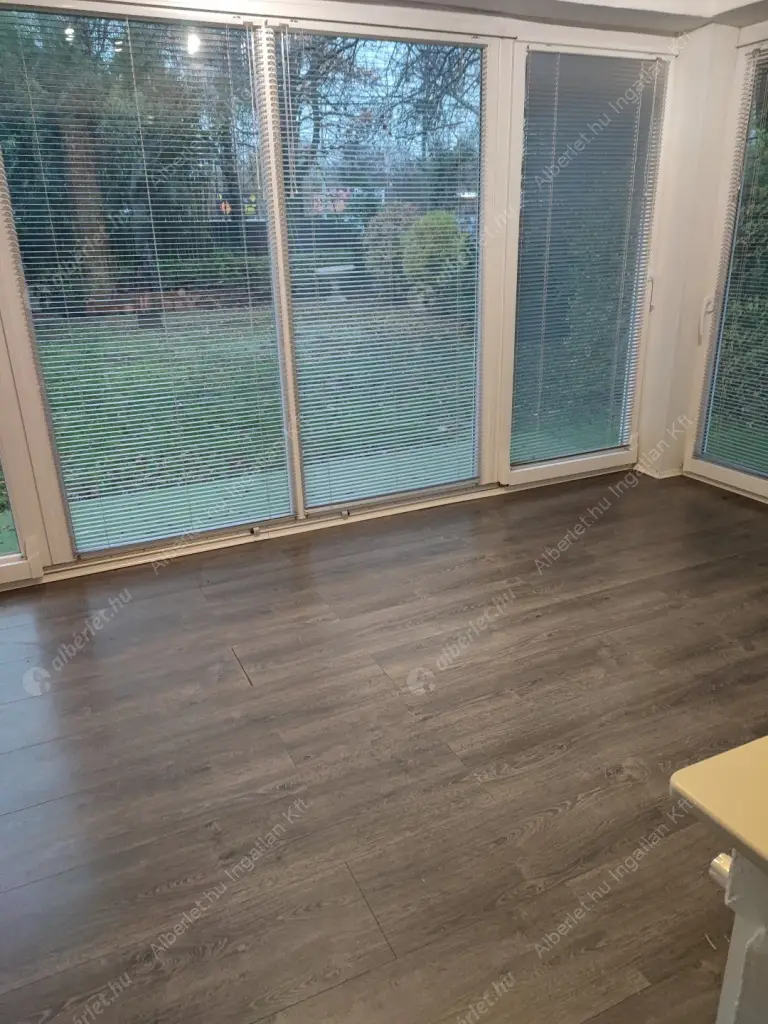 Kiadó albérlet 990000 Ft/hó áron: Budapest, III. kerület  Szentendrei út. Mérete: 200 nm, 8 szobás | Alberlet.hu - 6605933