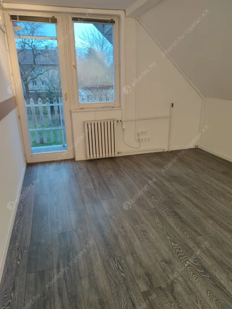 Kiadó albérlet 990000 Ft/hó áron: Budapest, III. kerület  Szentendrei út. Mérete: 200 nm, 8 szobás | Alberlet.hu - 6605939