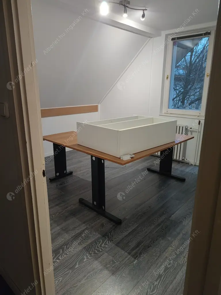 Kiadó albérlet 990000 Ft/hó áron: Budapest, III. kerület  Szentendrei út. Mérete: 200 nm, 8 szobás | Alberlet.hu - 6605940