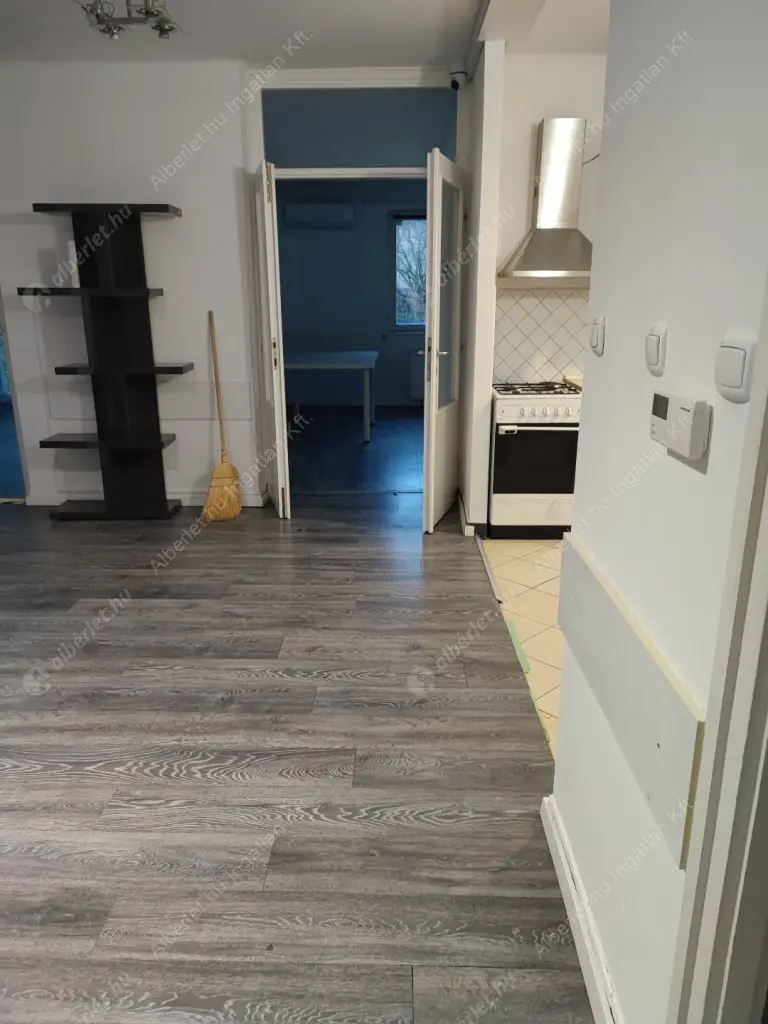 Kiadó albérlet 990000 Ft/hó áron: Budapest, III. kerület  Szentendrei út. Mérete: 200 nm, 8 szobás | Alberlet.hu - 6619405