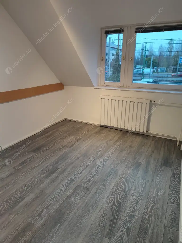 Kiadó albérlet 990000 Ft/hó áron: Budapest, III. kerület  Szentendrei út. Mérete: 200 nm, 8 szobás | Alberlet.hu - 6619416