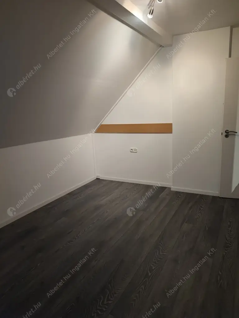 Kiadó albérlet 990000 Ft/hó áron: Budapest, III. kerület  Szentendrei út. Mérete: 200 nm, 8 szobás | Alberlet.hu - 6619420