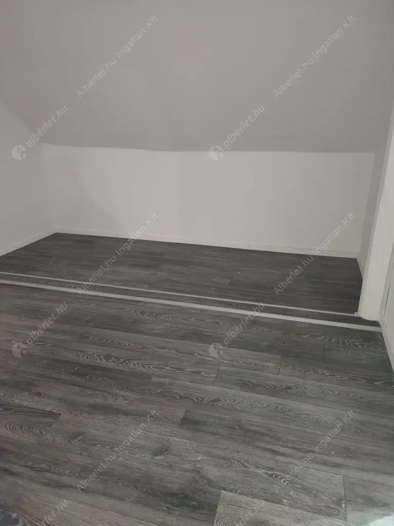 Kiadó albérlet 990000 Ft/hó áron: Budapest, III. kerület  Szentendrei út. Mérete: 200 nm, 8 szobás | Alberlet.hu - 6619421