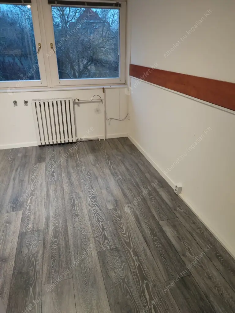 Kiadó albérlet 990000 Ft/hó áron: Budapest, III. kerület  Szentendrei út. Mérete: 200 nm, 8 szobás | Alberlet.hu - 6619422