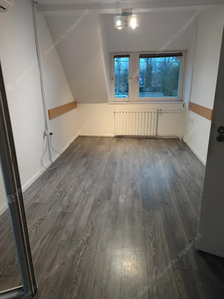 Kiadó albérlet 990000 Ft/hó áron: Budapest, III. kerület  Szentendrei út. Mérete: 200 nm, 8 szobás | Alberlet.hu - 6619424