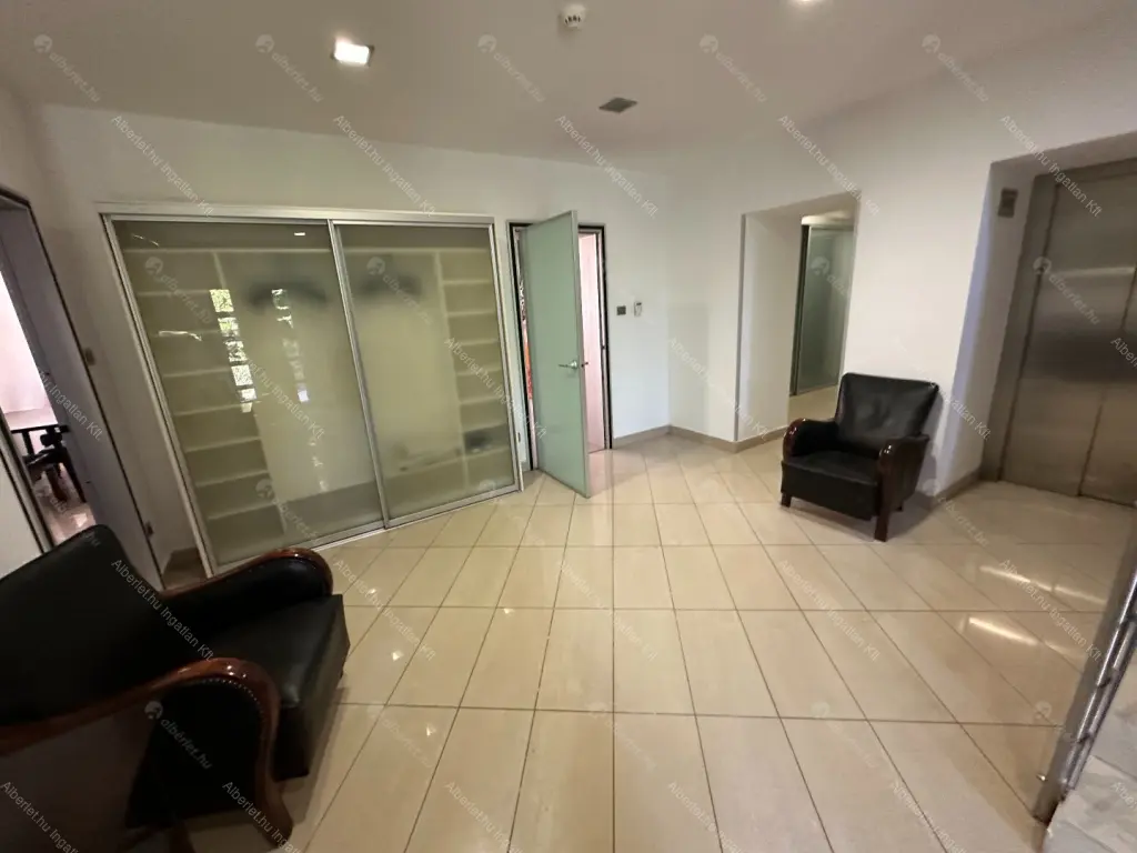 Kiadó albérlet 2300000 Ft/hó áron: Budapest, III. kerület  Szépvölgyi út. Mérete: 180 nm, 5 szobás | Alberlet.hu - 6702279