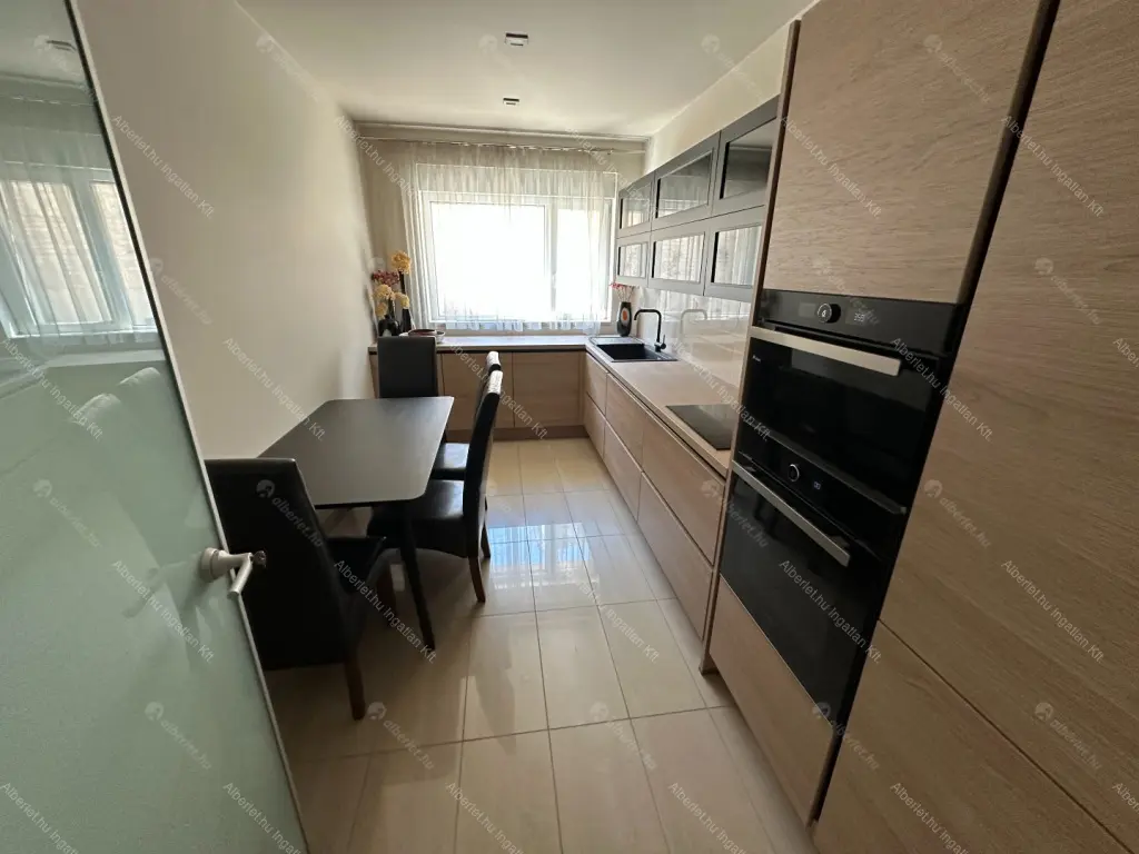 Kiadó albérlet 2300000 Ft/hó áron: Budapest, III. kerület  Szépvölgyi út. Mérete: 180 nm, 5 szobás | Alberlet.hu - 6702283