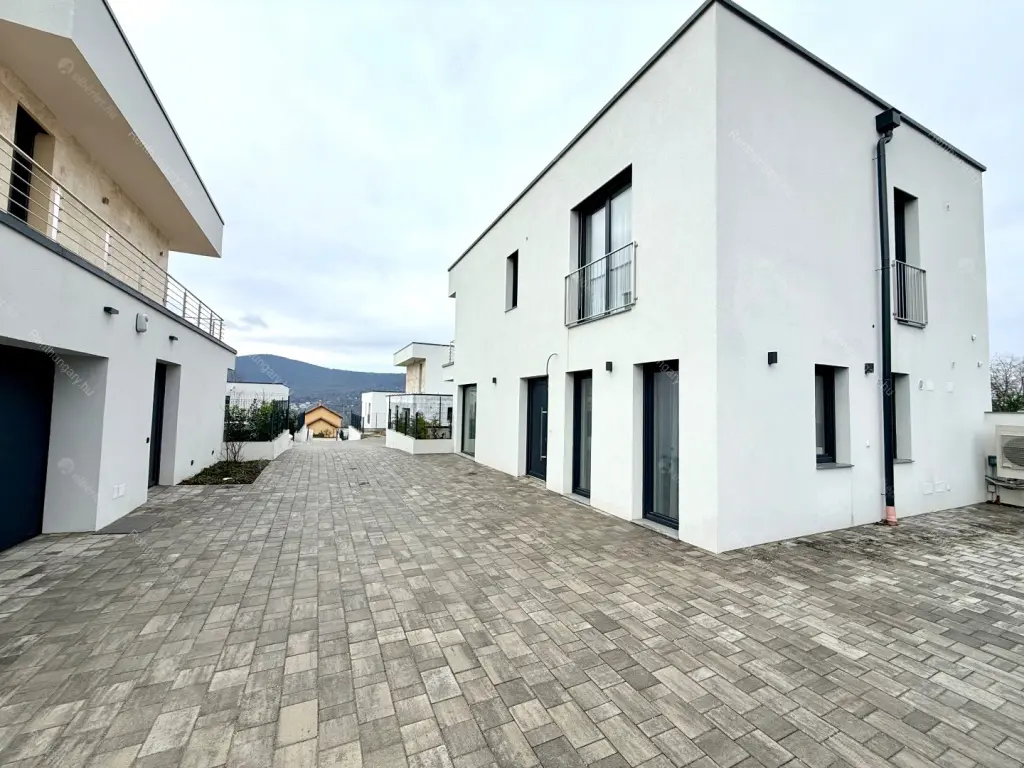 Kiadó albérlet 649000 Ft/hó áron: Budapest, III. kerület  Ürömfű utca. Mérete: 103 nm, 4 szobás | Alberlet.hu - 6645534