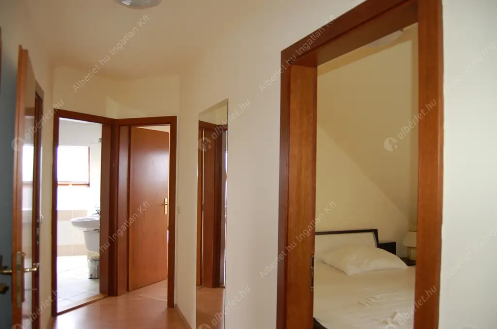 Kiadó albérlet 554000 Ft/hó áron: Budapest, III. kerület  Zúzmara köz. Mérete: 140 nm, 1 szobás | Alberlet.hu - 6520235