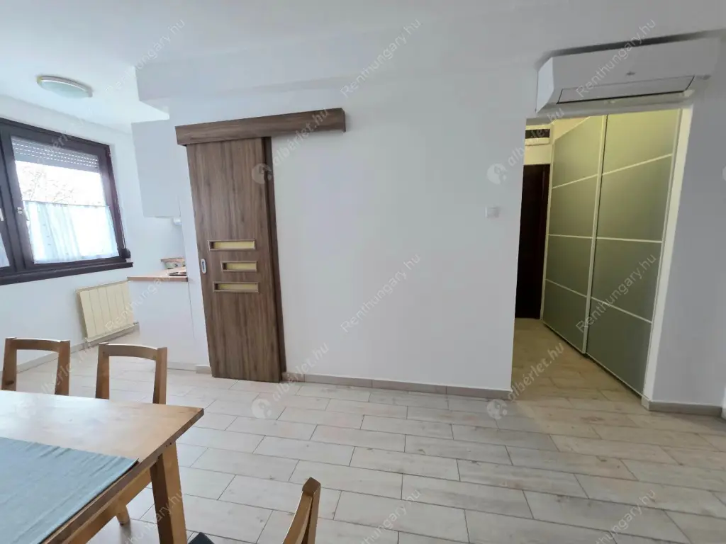 Kiadó albérlet 270000 Ft/hó áron: Budapest, IV. kerület  József Attila utca. Mérete: 64 nm, 1 szobás | Alberlet.hu - 6617308