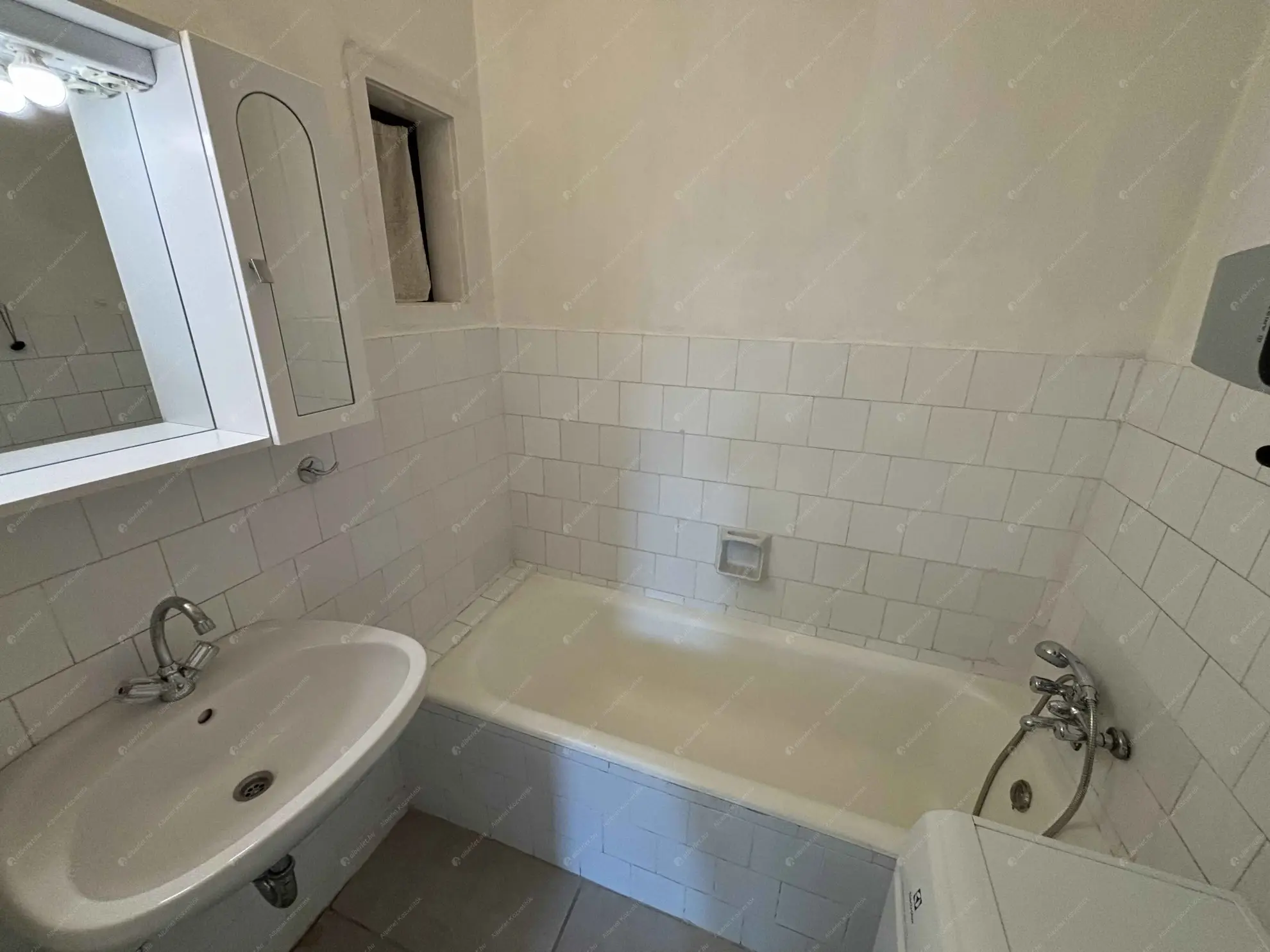 Kiadó albérlet 160000 Ft/hó áron: Budapest, IV. kerület  Szent Imre utca. Mérete: 56 nm, 2 szobás | Alberlet.hu - 6611048