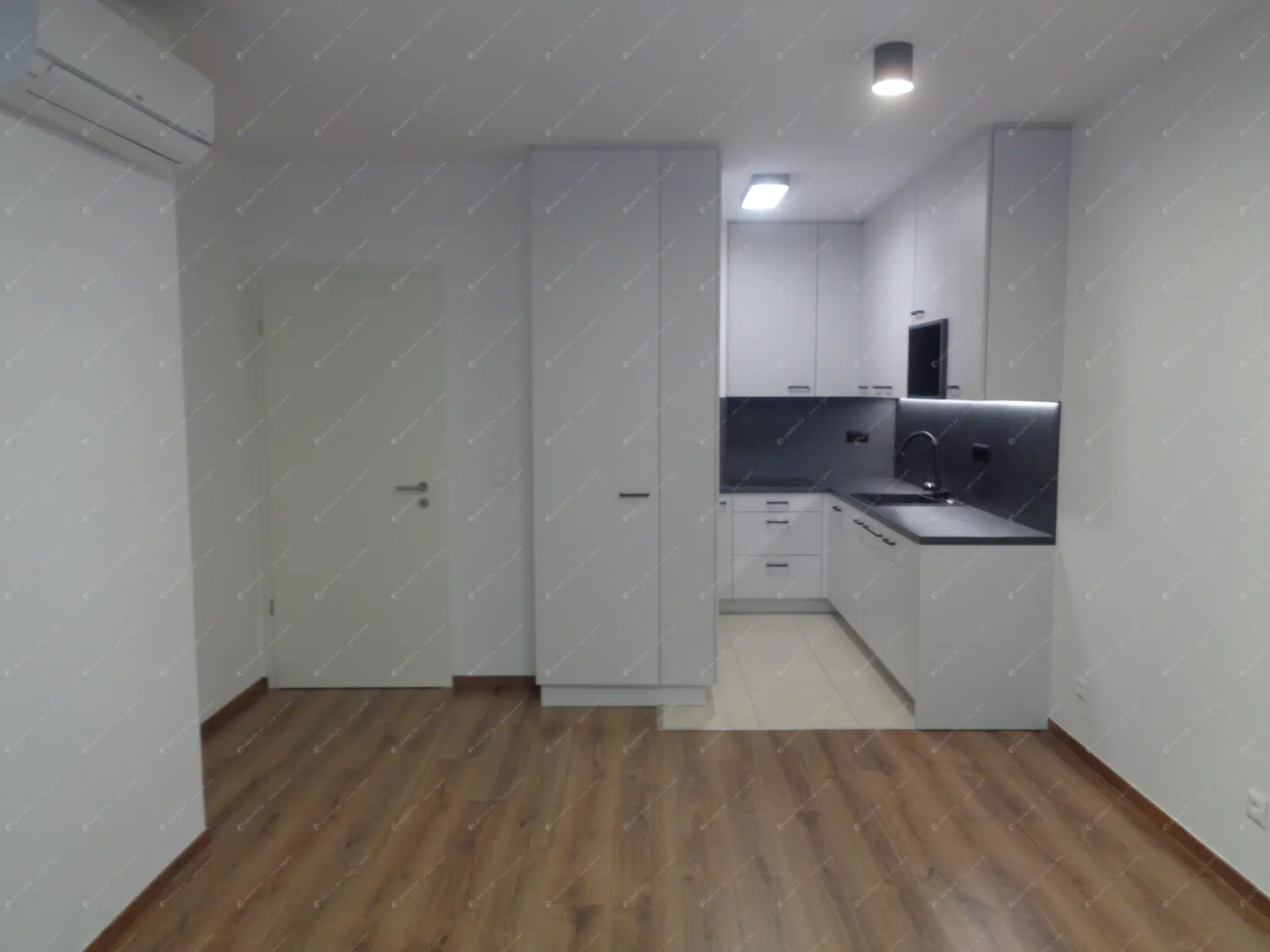 Kiadó albérlet 250000 Ft/hó áron: Budapest, IX. kerület  Balázs Béla utca. Mérete: 45 nm, 2 szobás | Alberlet.hu - 6621278