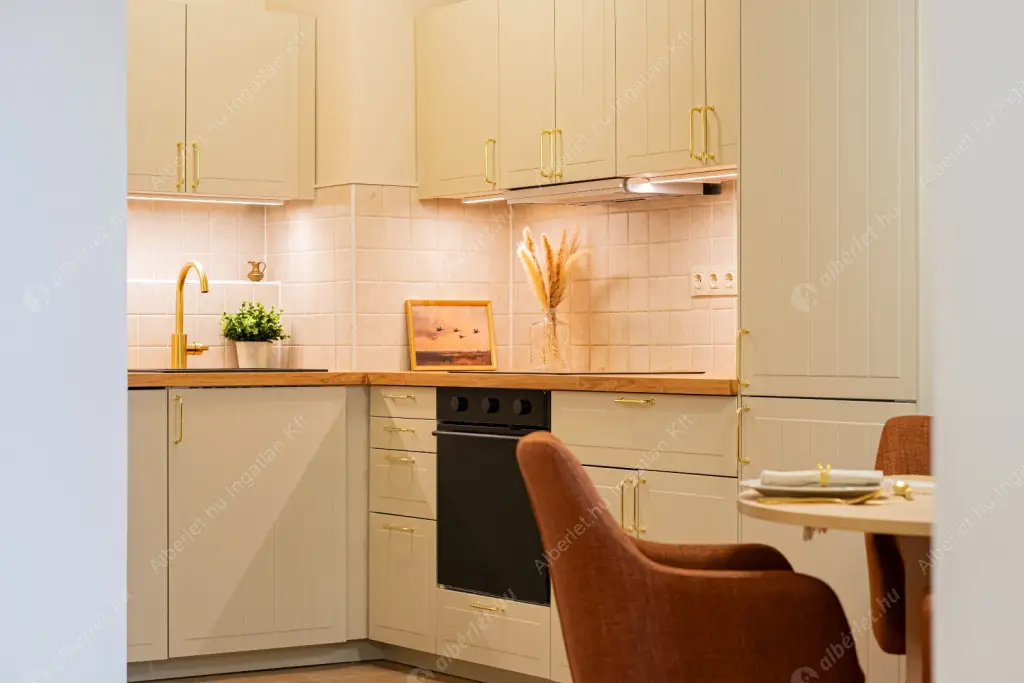 Kiadó albérlet 400000 Ft/hó áron: Budapest, IX. kerület  Balázs Béla utca. Mérete: 59 nm, 2 szobás | Alberlet.hu - 6616255