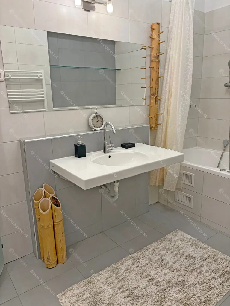 Kiadó albérlet 350000 Ft/hó áron: Budapest, IX. kerület  Balázs Béla utca. Mérete: 65 nm, 2 szobás | Alberlet.hu - 6663869