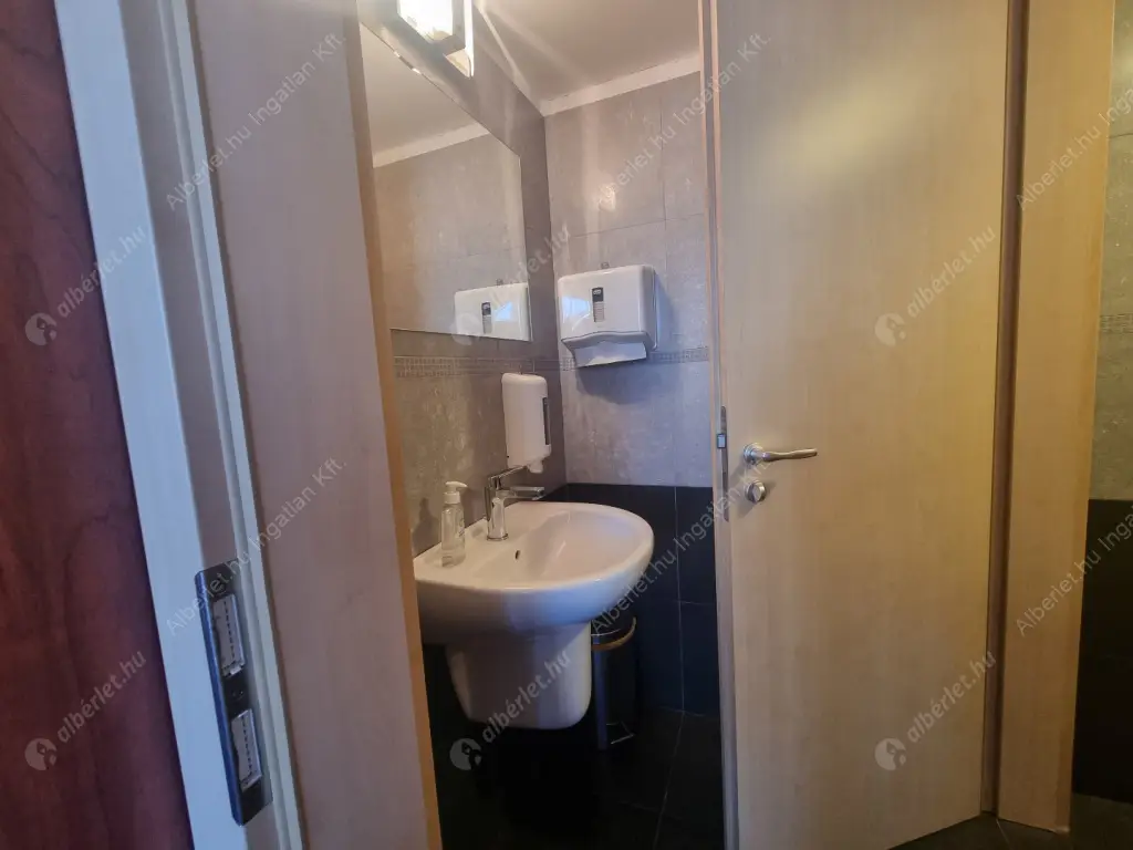 Kiadó albérlet 696000 Ft/hó áron: Budapest, IX. kerület  Boráros tér. Mérete: 107 nm, 4 szobás | Alberlet.hu - 6540362