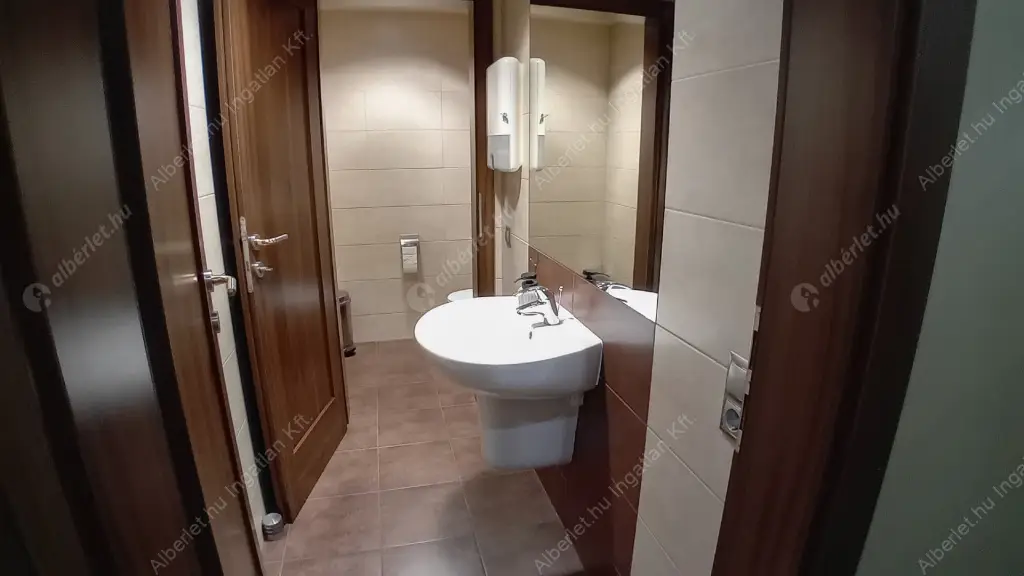 Kiadó albérlet 1340000 Ft/hó áron: Budapest, IX. kerület  Boráros tér. Mérete: 168 nm, 3 szobás | Alberlet.hu - 6540449