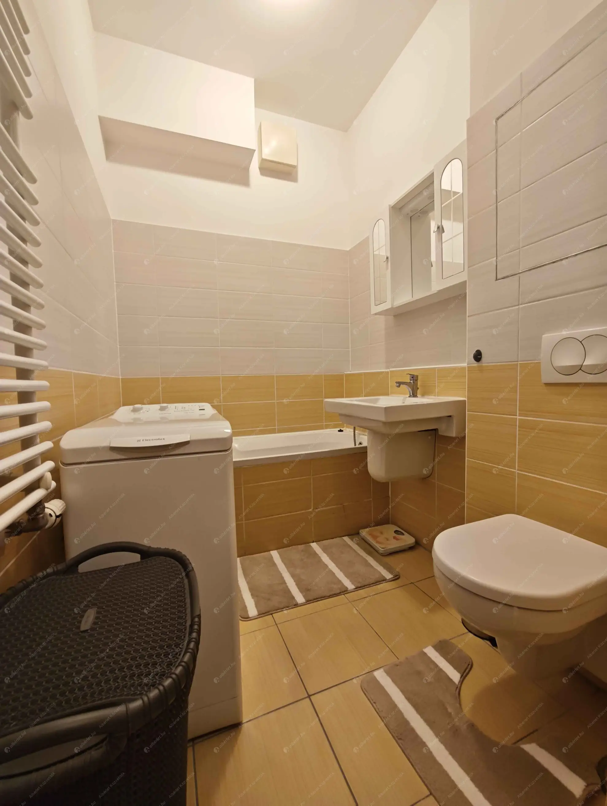 Kiadó albérlet 200000 Ft/hó áron: Budapest, IX. kerület  Dandár utca. Mérete: 29 nm, 1 szobás | Alberlet.hu - 6559091