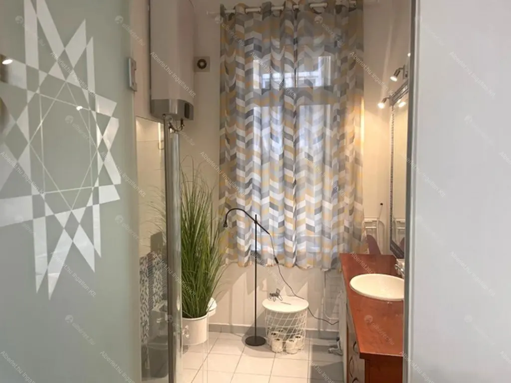 Kiadó albérlet 260000 Ft/hó áron: Budapest, IX. kerület  Erkel utca. Mérete: 34 nm, 1 szobás | Alberlet.hu - 6658528