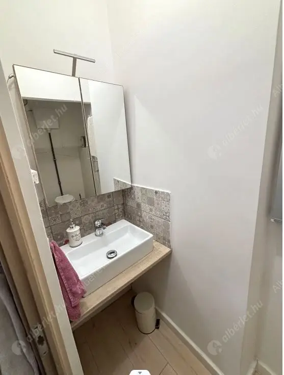 Kiadó albérlet 280000 Ft/hó áron: Budapest, IX. kerület  Ferenc körút. Mérete: 57 nm, 1 szobás | Alberlet.hu - 6562345