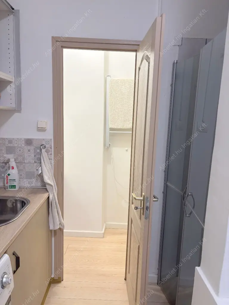 Kiadó albérlet 280000 Ft/hó áron: Budapest, IX. kerület  Ferenc körút. Mérete: 57 nm, 1 szobás | Alberlet.hu - 6562346