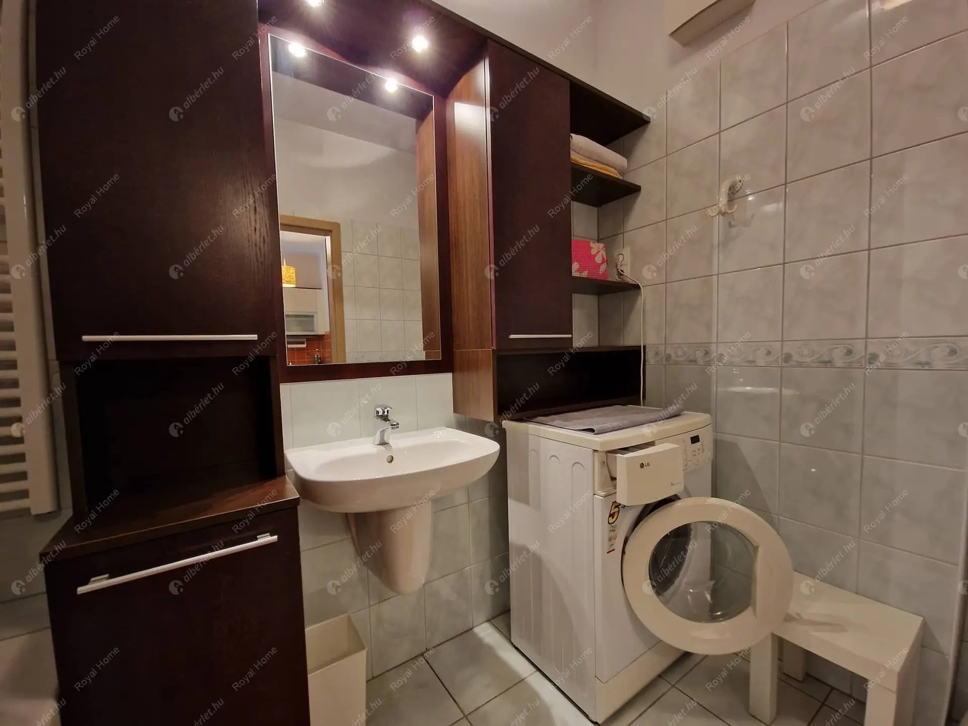 Kiadó albérlet 280000 Ft/hó áron: Budapest, IX. kerület  Ferenc tér. Mérete: 44 nm, 1 szobás | Alberlet.hu - 5776638