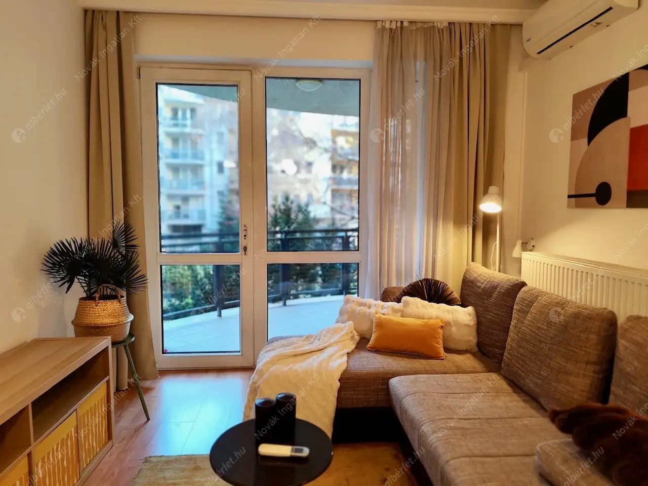 Kiadó albérlet 300000 Ft/hó áron: Budapest, IX. kerület  Ferenc tér. Mérete: 44 nm, 2 szobás | Alberlet.hu - 6585546