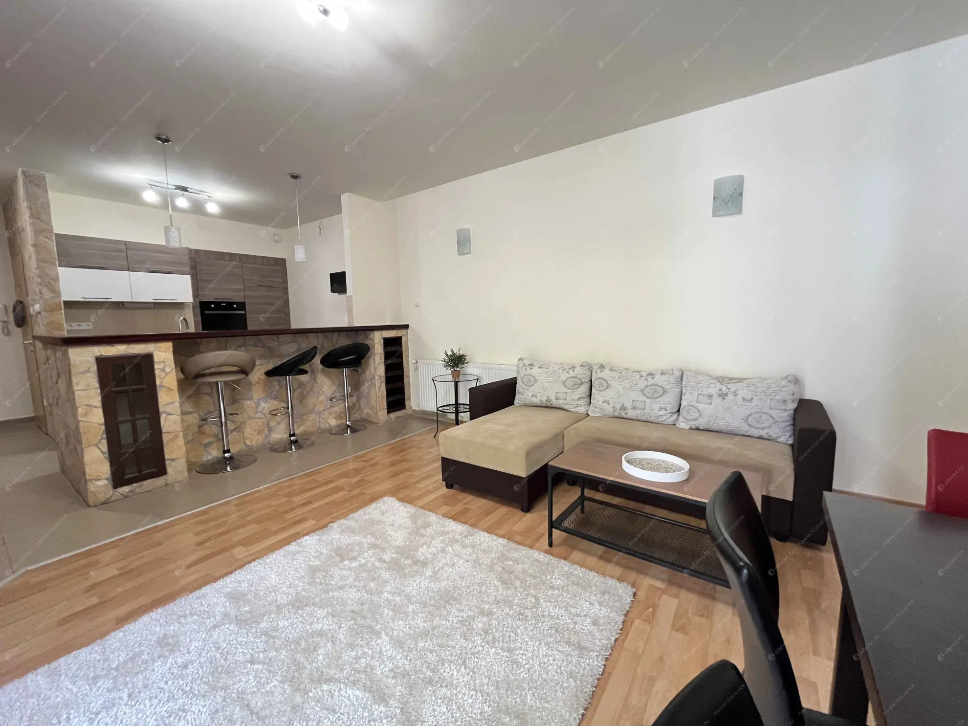 Kiadó albérlet 360000 Ft/hó áron: Budapest, IX. kerület  Ferenc tér. Mérete: 81 nm, 3 szobás | Alberlet.hu - 6609294