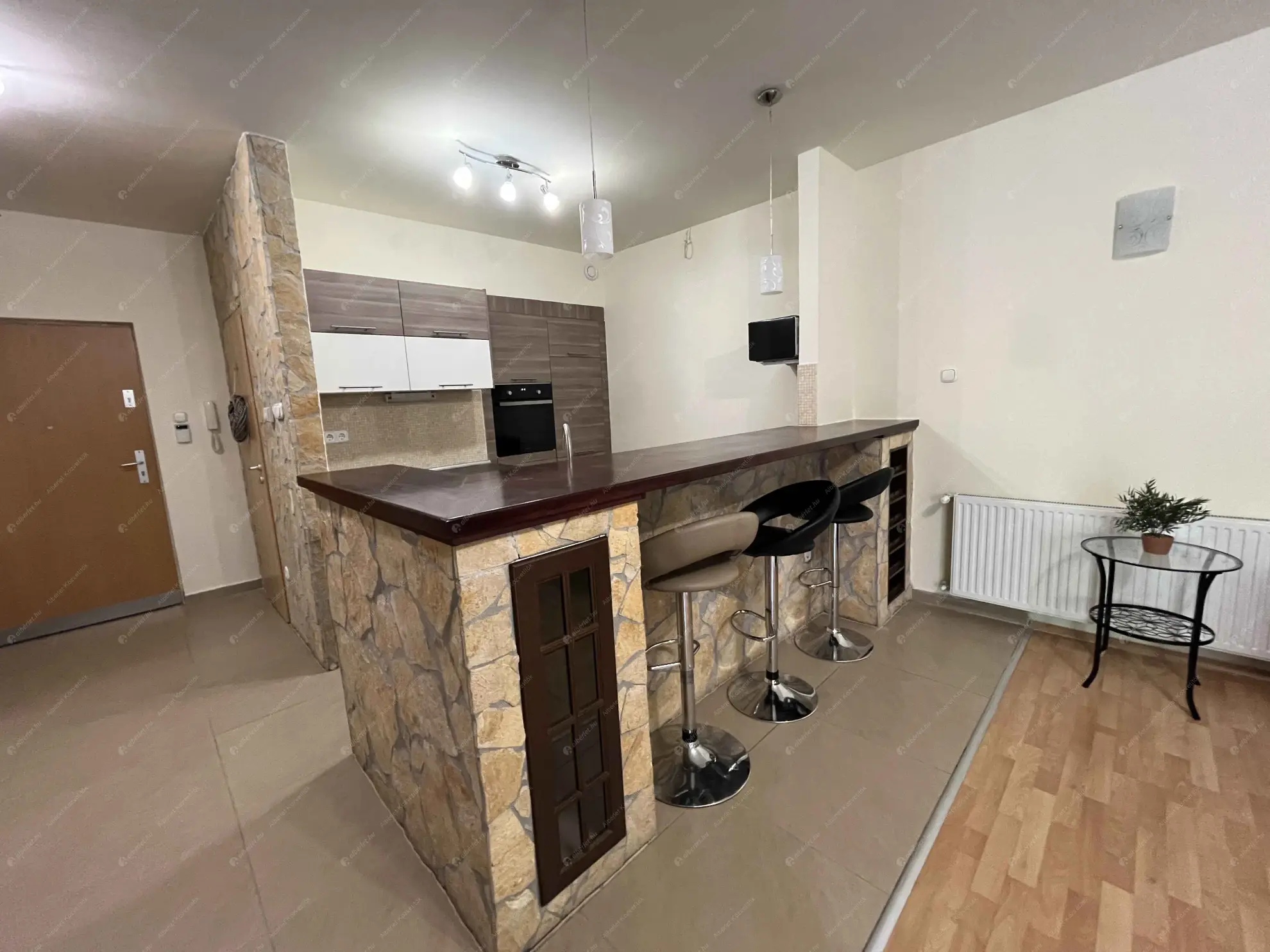 Kiadó albérlet 360000 Ft/hó áron: Budapest, IX. kerület  Ferenc tér. Mérete: 81 nm, 3 szobás | Alberlet.hu - 6609299