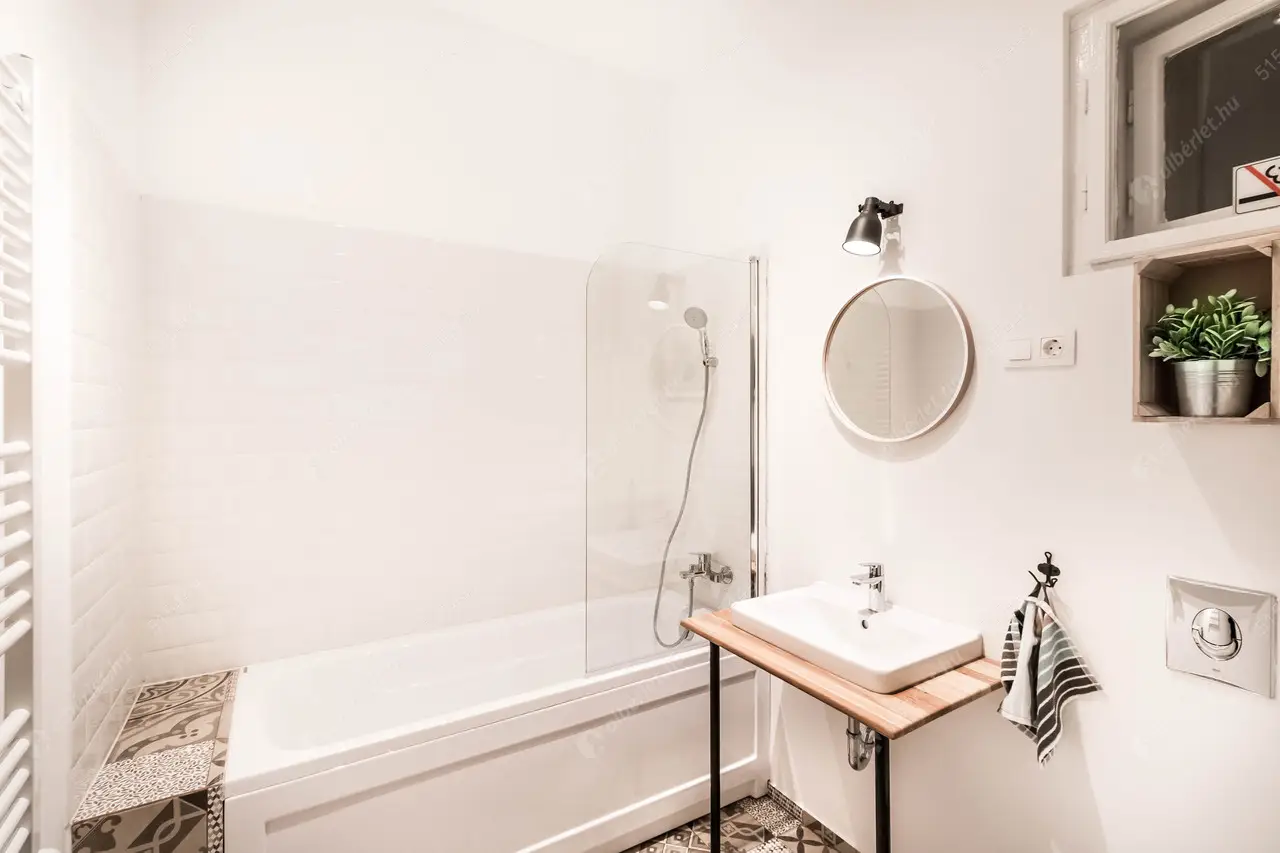 Kiadó albérlet 130000 Ft/hó áron: Budapest, IX. kerület  Kinizsi utca. Mérete: 130 nm, 5 szobás | Alberlet.hu - 3794603