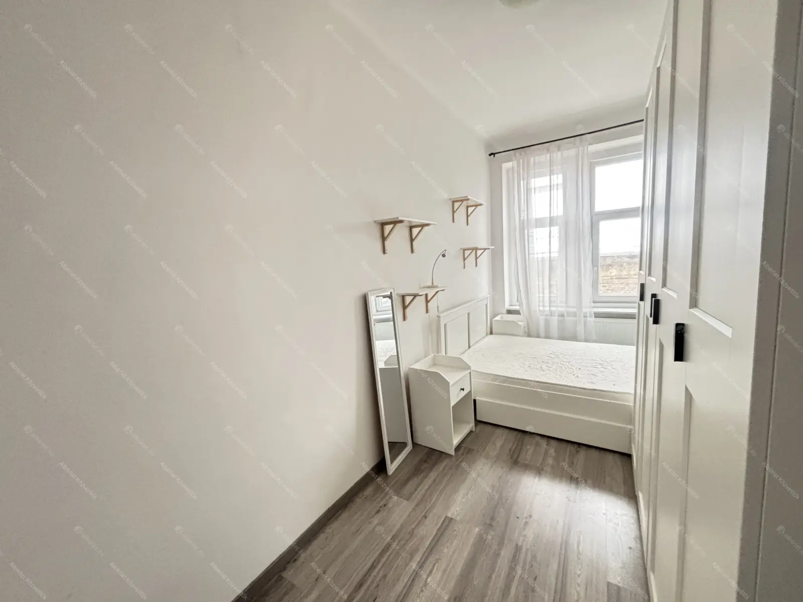 Kiadó albérlet 175000 Ft/hó áron: Budapest, IX. kerület  Lenhossék . Mérete: 40 nm, 2 szobás | Alberlet.hu - 6644632