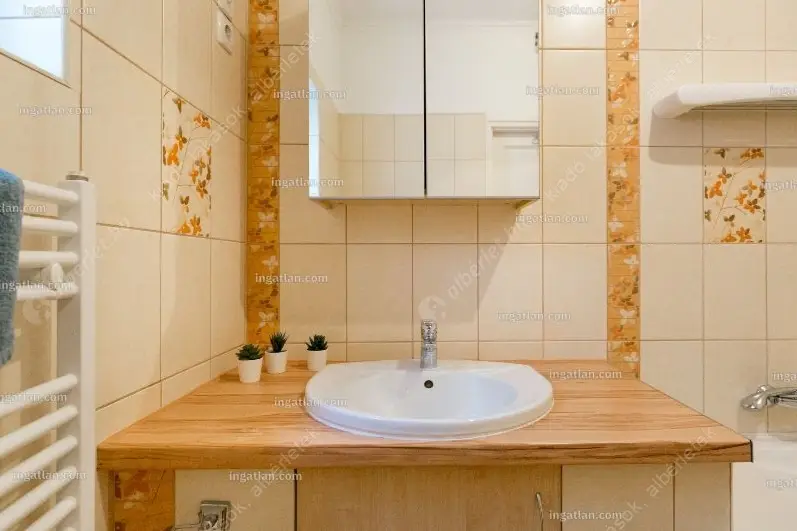 Kiadó albérlet 380000 Ft/hó áron: Budapest, IX. kerület  Lónyay utca. Mérete: 74 nm, 2 szobás | Alberlet.hu - 6626776